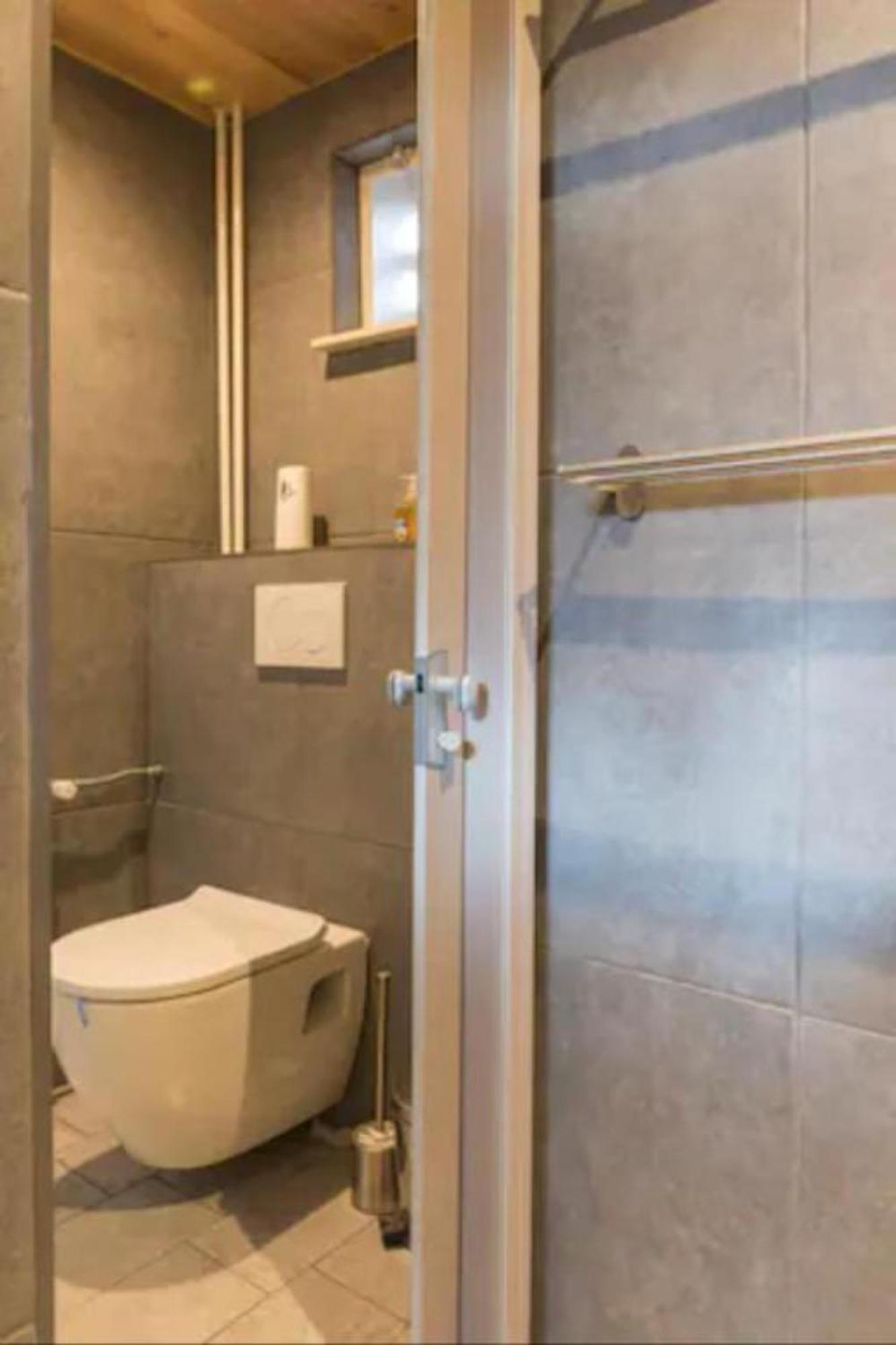 איינדהובן Ground Floor And Twin Bedroom In Luxurious Villa With Beautiful Garden Very Near Tue And Centre מראה חיצוני תמונה