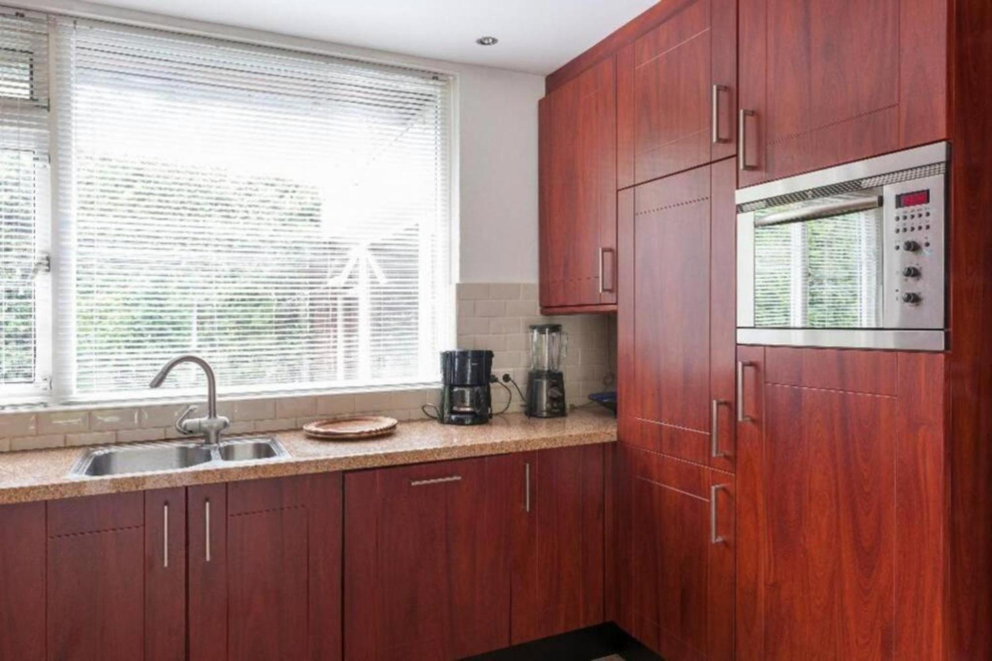 איינדהובן Ground Floor And Twin Bedroom In Luxurious Villa With Beautiful Garden Very Near Tue And Centre מראה חיצוני תמונה